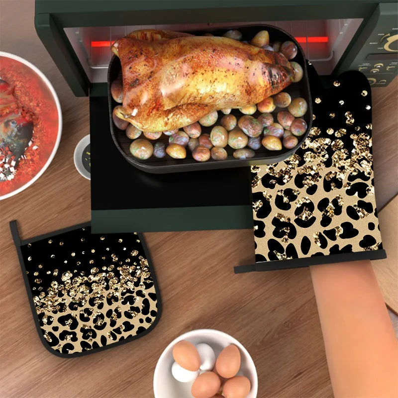 Thermora – Art Theme Heat Resistant Oven Gloves Set