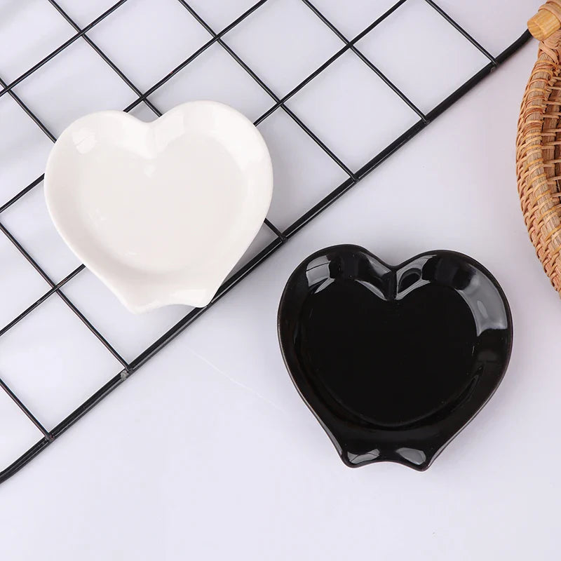 Lovesta – Heart Shaped Ceramic Spoon Rest