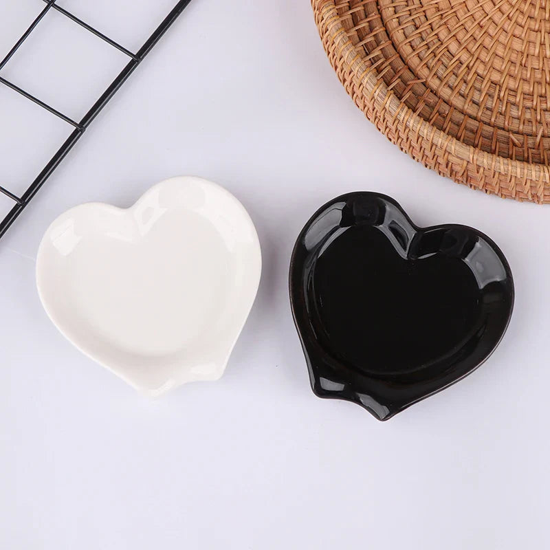 Lovesta – Heart Shaped Ceramic Spoon Rest