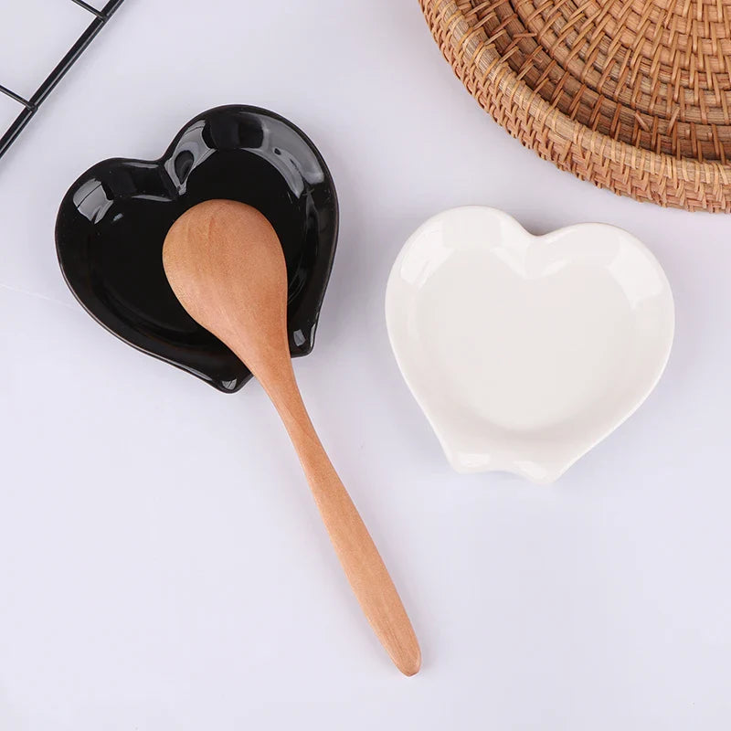 Lovesta – Heart Shaped Ceramic Spoon Rest