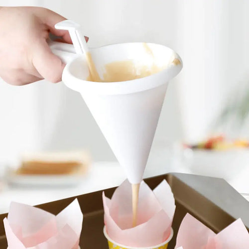 BakeFlow – Adjustable Handheld Baking Funnel & Dispenser
