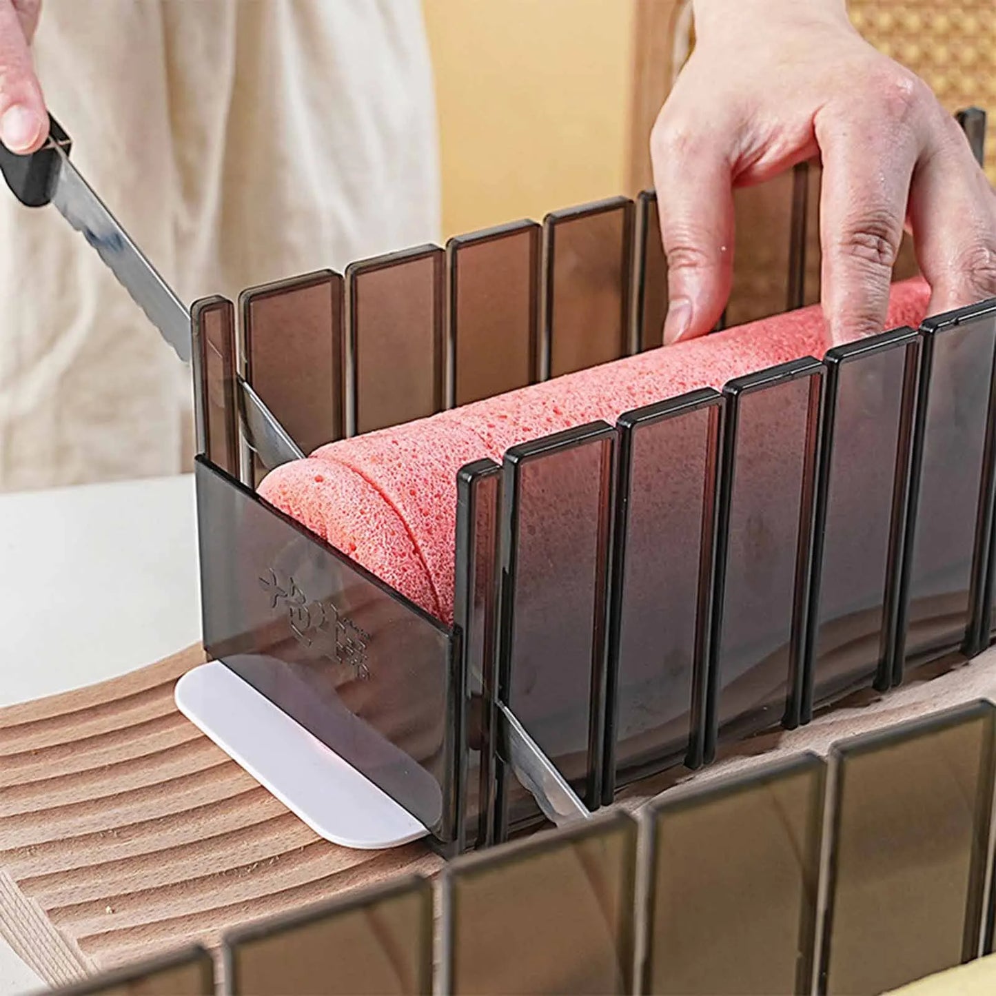 SliceMate – Swiss Roll Cake Cutter