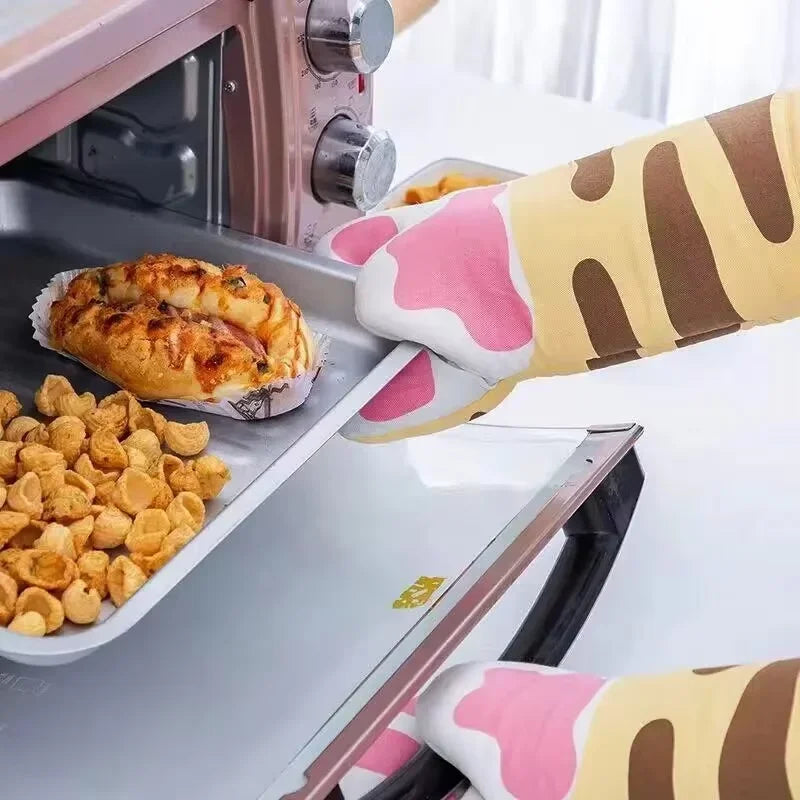 Pawcita – Cat Paw-Shaped Oven Mitt